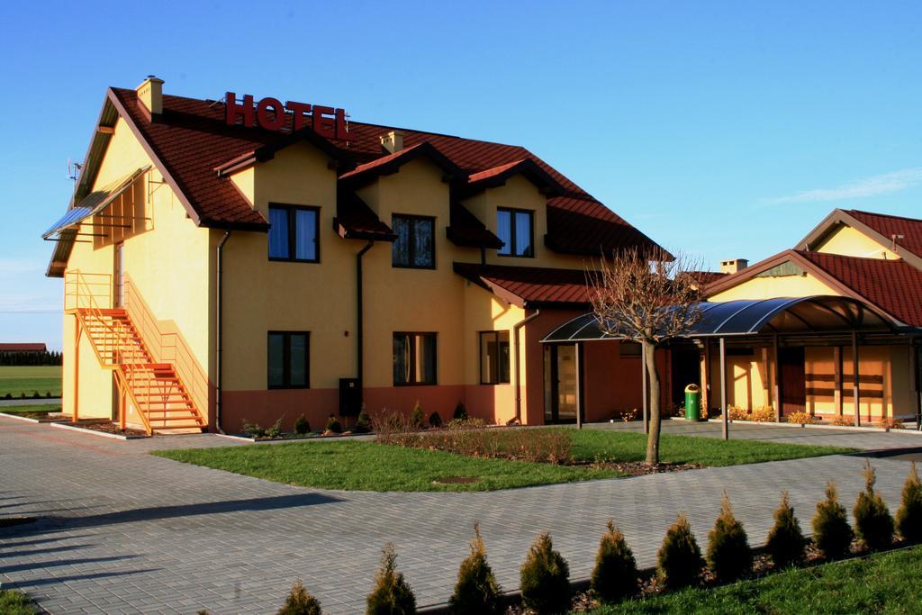 Hotel Kuznia Oberza Polska ウィソミツェ エクステリア 写真