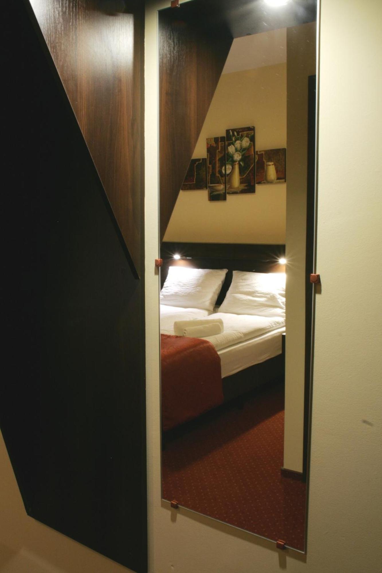 Hotel Kuznia Oberza Polska ウィソミツェ エクステリア 写真
