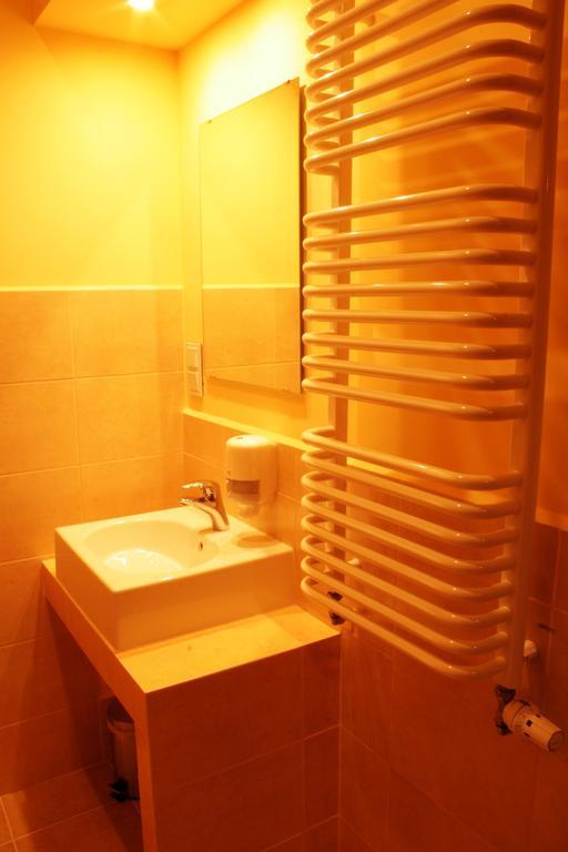 Hotel Kuznia Oberza Polska ウィソミツェ 部屋 写真